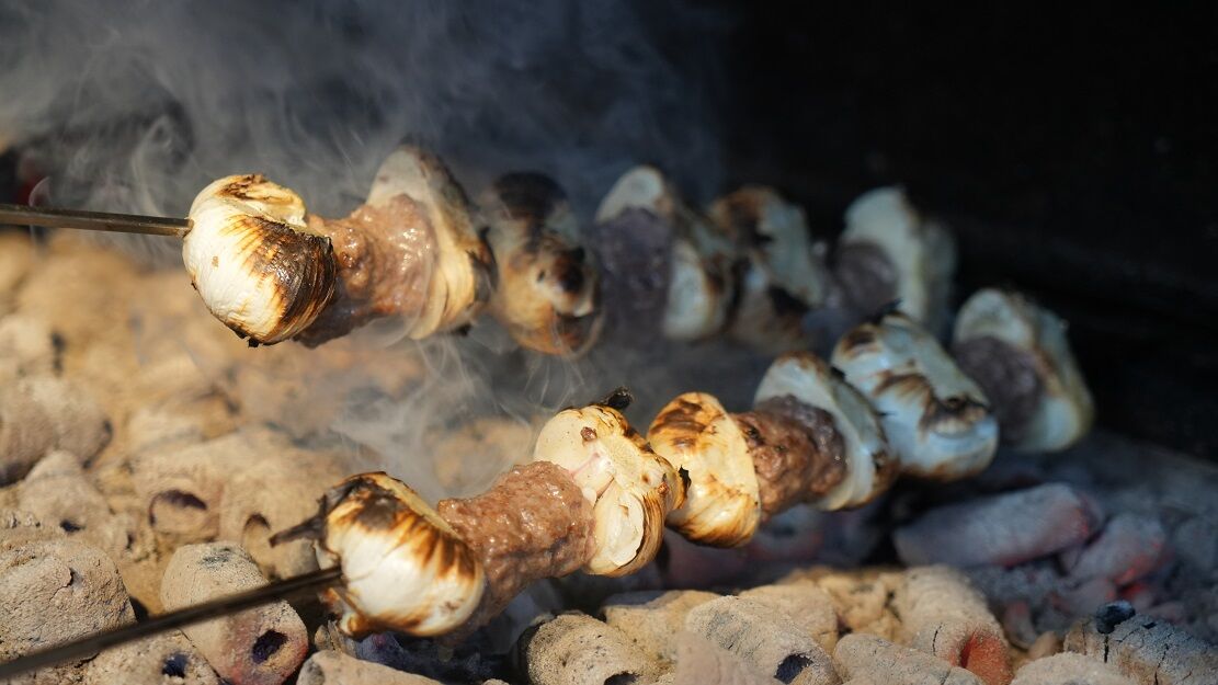 Gaziantep'te Yılda Sadece 3 Hafta Yapılıyor Sarımsak Kebabına Akın Var! (5)