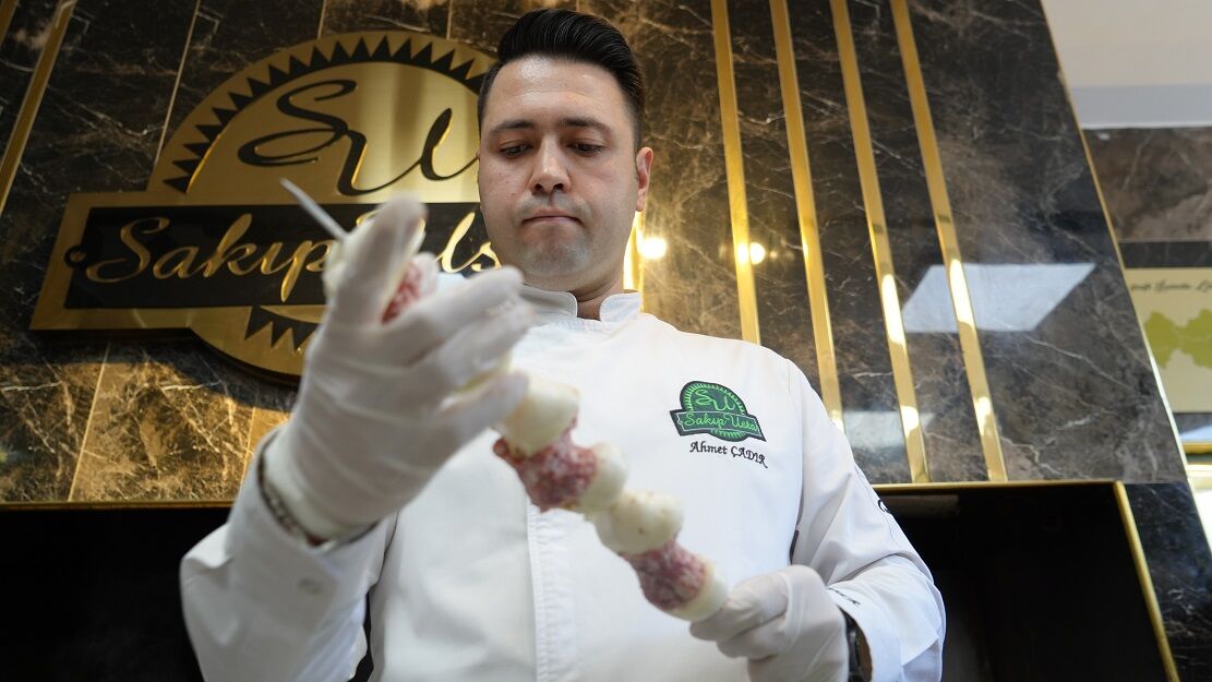 Gaziantep'te Yılda Sadece 3 Hafta Yapılıyor Sarımsak Kebabına Akın Var! (6)