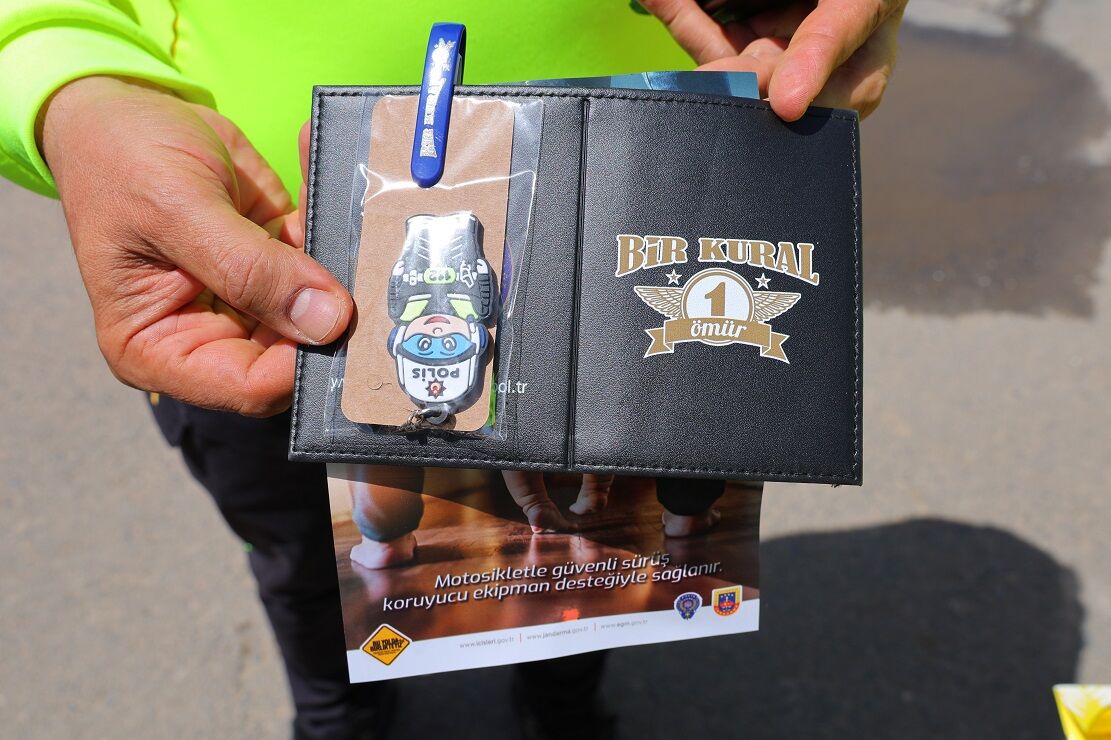 Kahramanmaraş Valisi'nden Trafik Dersi Sürücüye Uyarı, Çocuğa Hediye! (1)