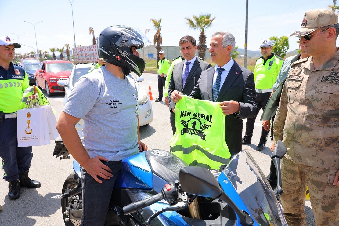 Kahramanmaraş Valisi'nden Trafik Dersi Sürücüye Uyarı, Çocuğa Hediye! (5)