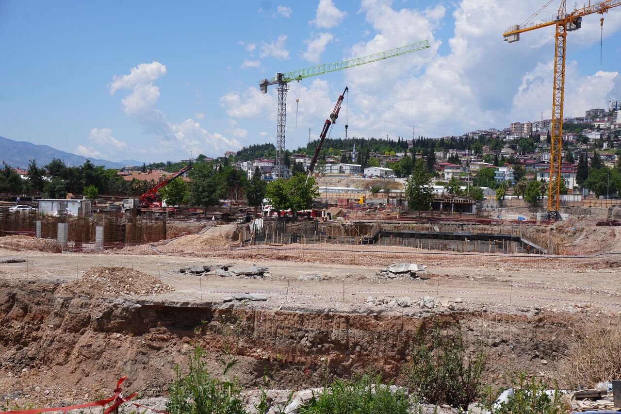 Kahramanmaraş'ta 12 Şubat Stadyumu'nun Yerine Kalıcı Konutlar Yükseliyor (1)