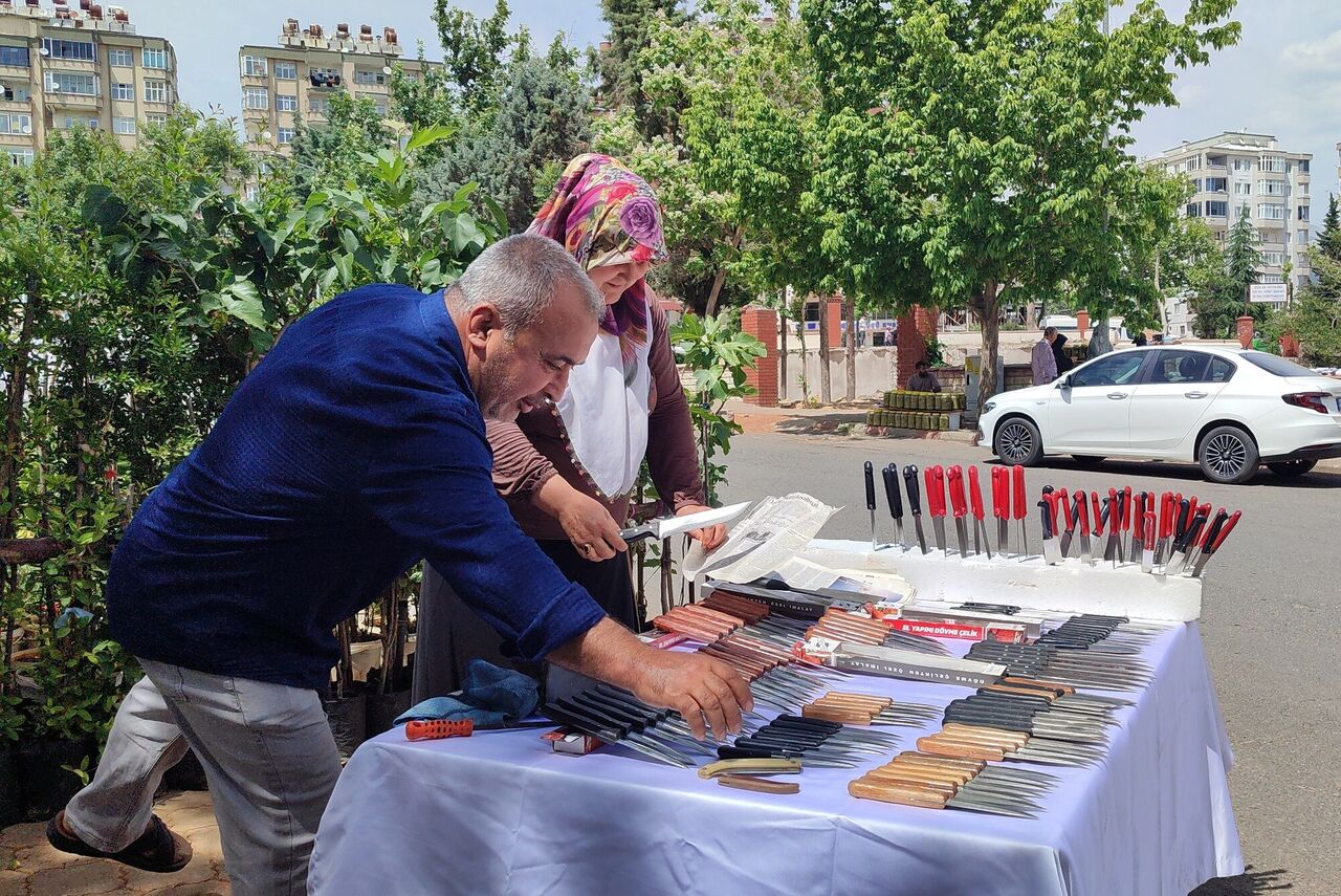 Kahramanmaraş’ta Aile Boyu Bıçakçılık 35 Yıllık Emek, Eş Desteğiyle Sürdürülüyor (3)