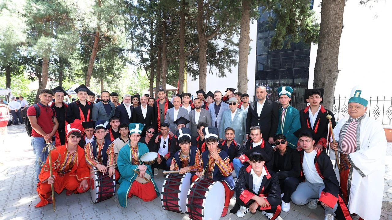 Kahramanmaraş'ta İmam Hatip Camiası Tek Yürek Oldu (2)