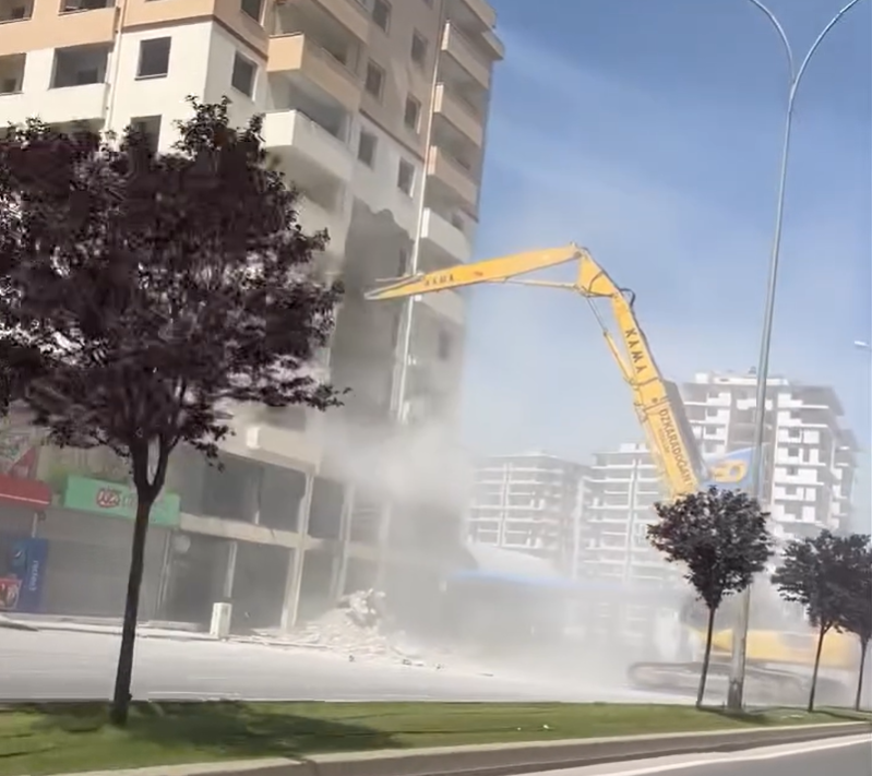 Kahramanmaraş'ta O Bölgedeki Tüm Binalar Yıkılıyor