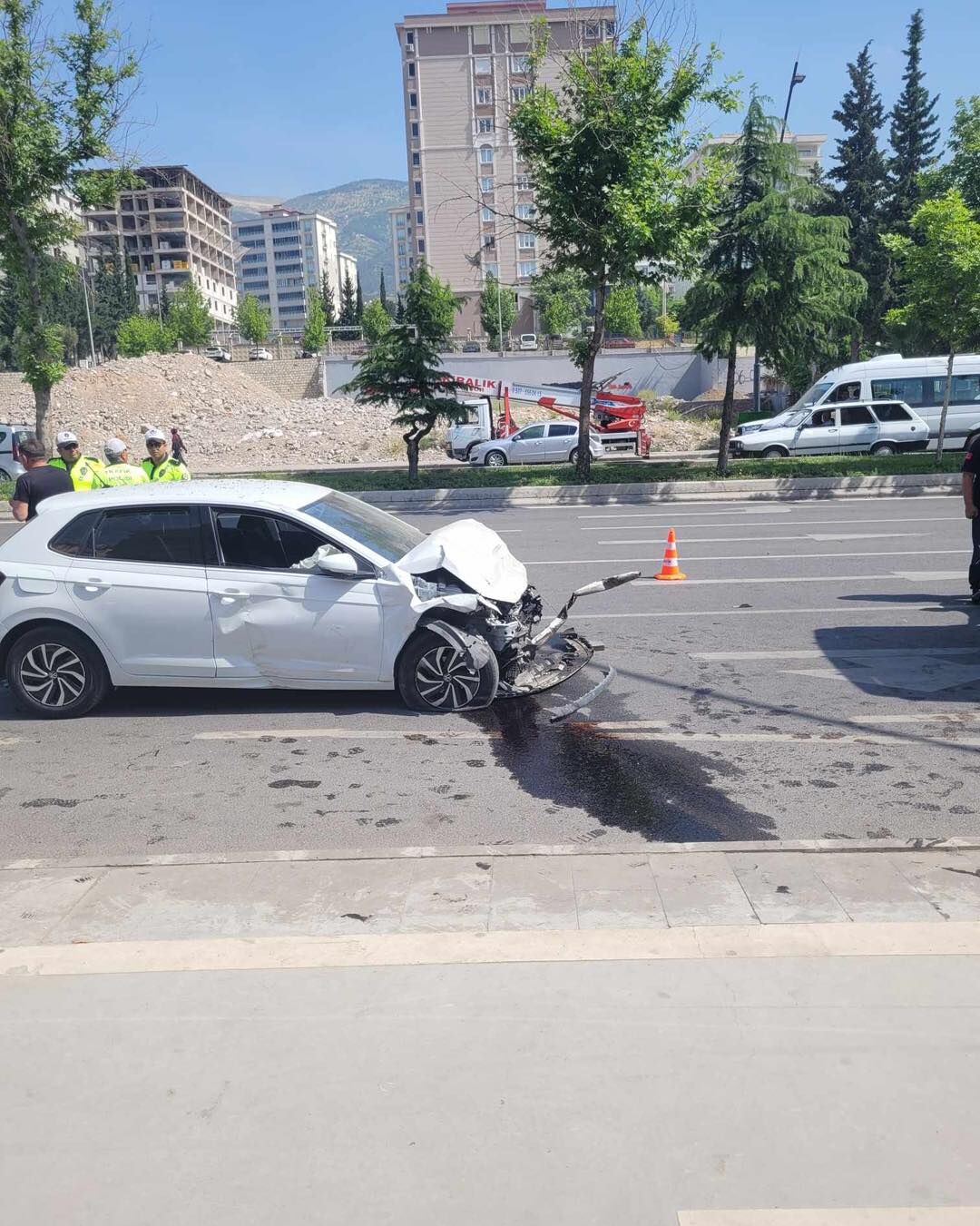 Kahramanmaraş'ta Otomobil Halk Otobüsüne Çarptı! 9 Yaralı! (1)
