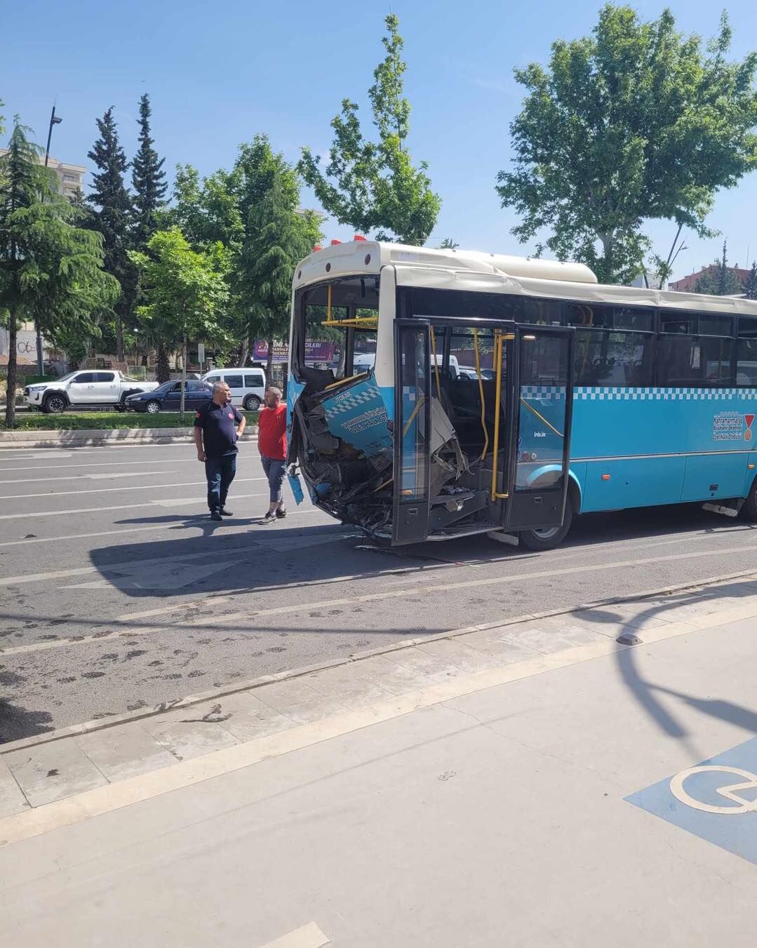 Kahramanmaraş'ta Otomobil Halk Otobüsüne Çarptı! 9 Yaralı! (2)