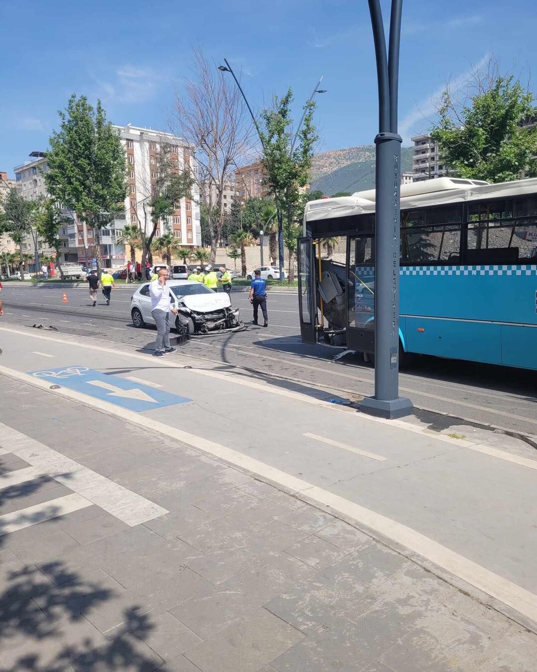 Kahramanmaraş'ta Otomobil Halk Otobüsüne Çarptı! 9 Yaralı! (4)