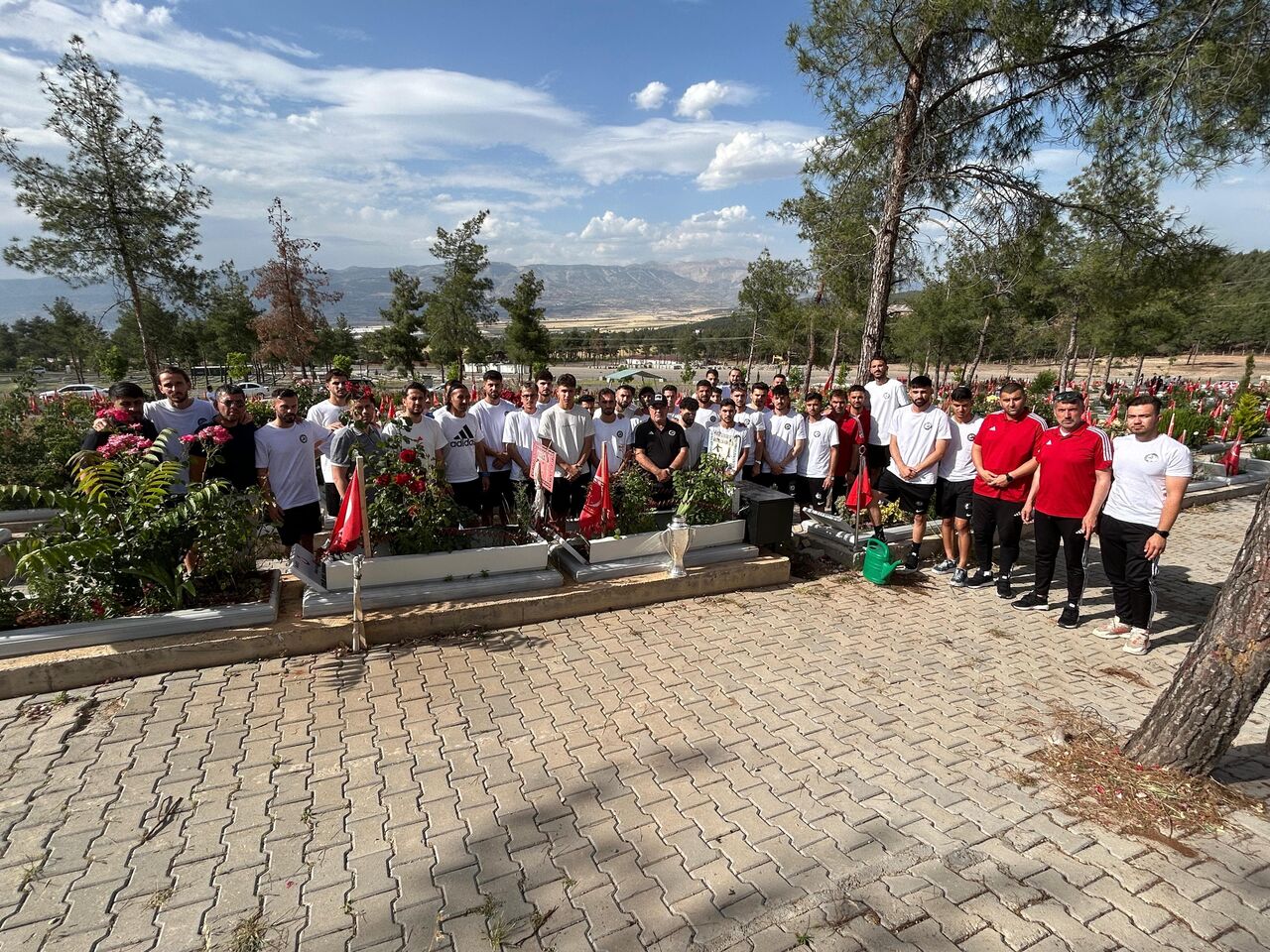 Kahramanmaraş'ta Şampiyonların İlk Durağı Şehitlik Oldu (6)