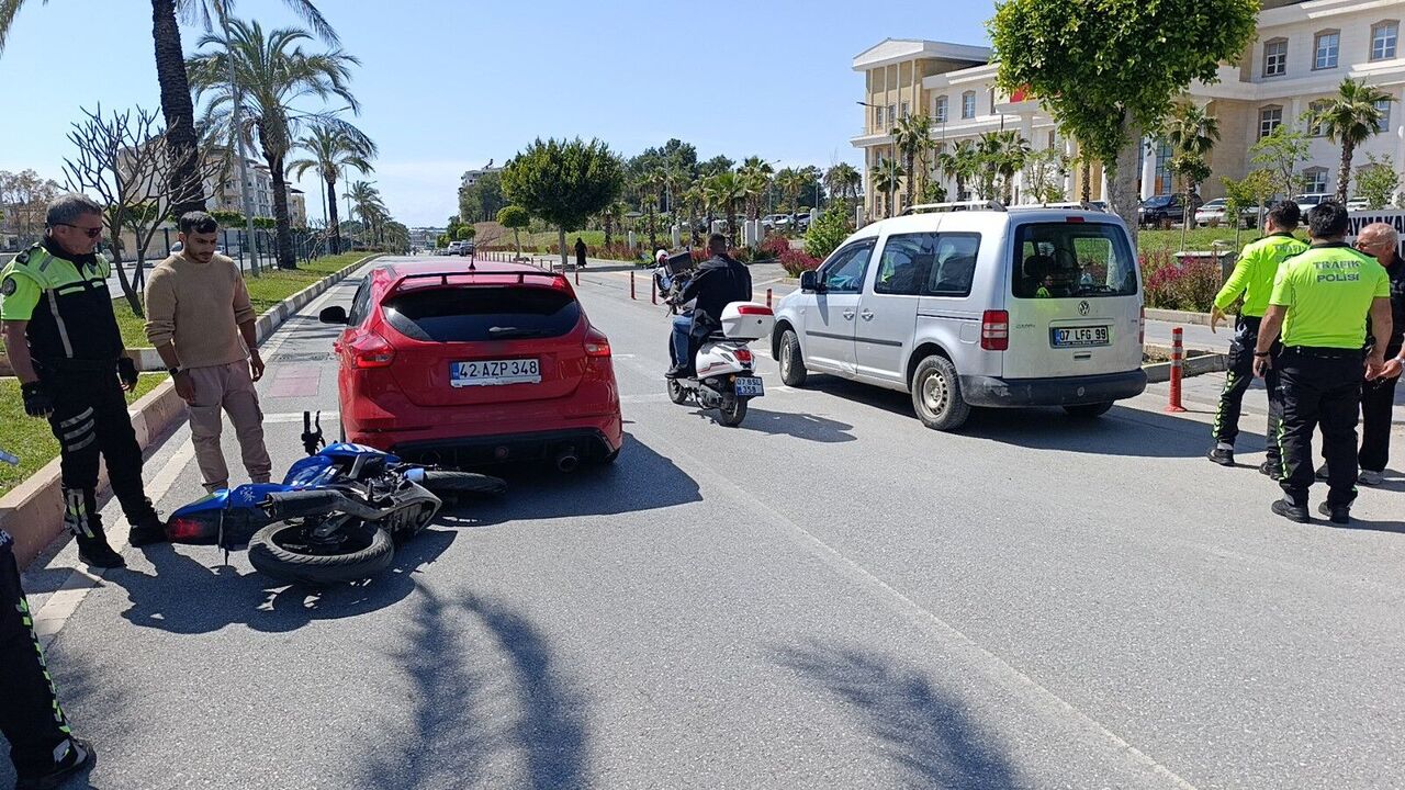 Manavgat'ta 20 Dakikada 3 Motosiklet Kazası Yaralılar Ve Ceza Yağmuru (1)
