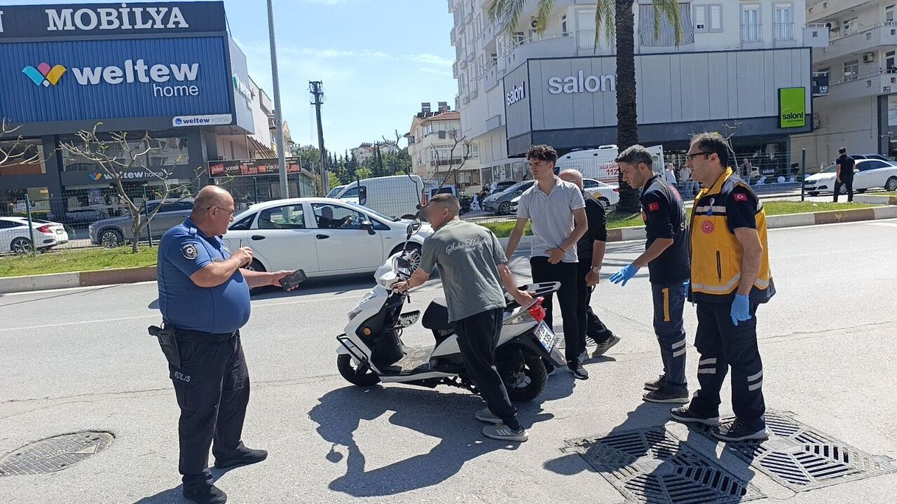 Manavgat'ta 20 Dakikada 3 Motosiklet Kazası Yaralılar Ve Ceza Yağmuru (2)
