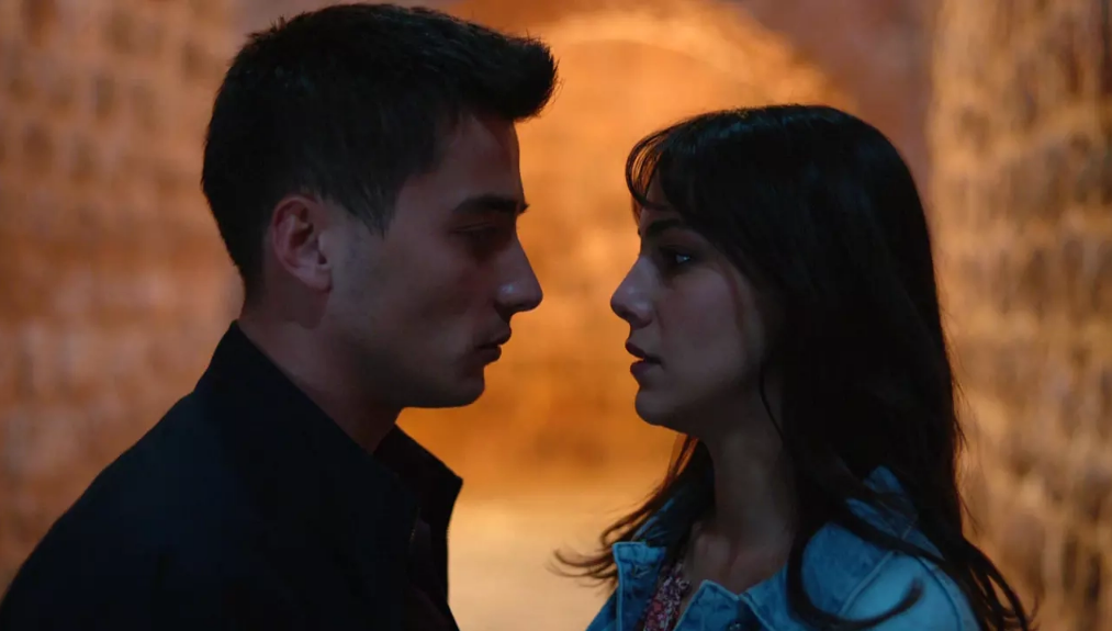 Uzak Şehir Dizisinde Kaya Ve Zerrin'in Hikayesinde Sürpriz Gelişme!