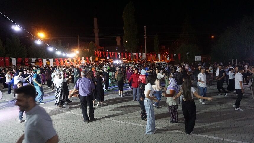 400 Yıllık Yörük Geleneği Tahta Deveyle Şölene Dönüştü (2)