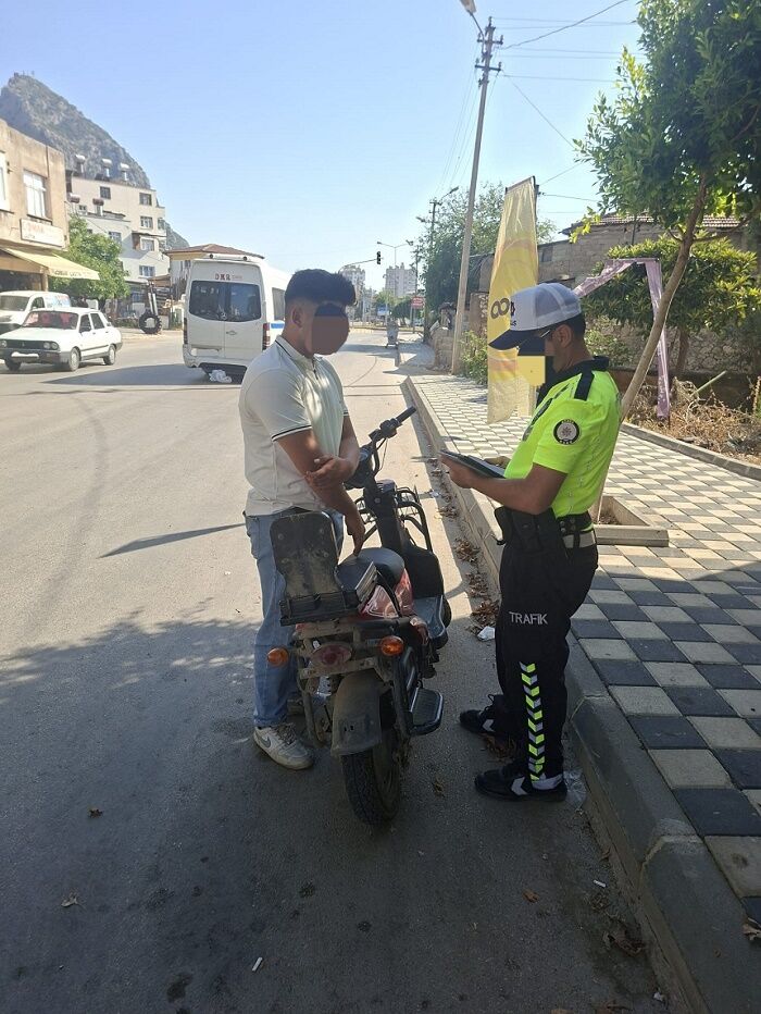 Adana Kozan’da Aranan 7 Şahıs Tutuklandı, Huzur Operasyonu Başarıyla Sonuçlandı (2)