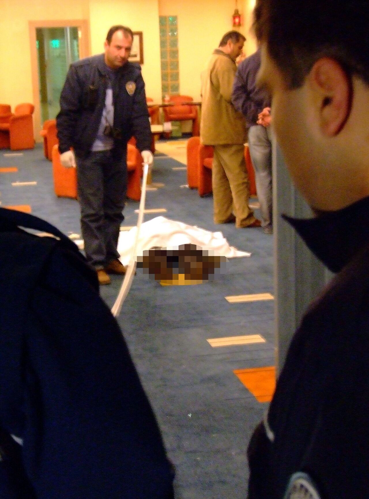 Adana’da Hakkında Yakalama Kararı Olan Şahıs, 18 Yıl Sonra Mersin’de Çöp Atarken Yakalandı. Aynı Polis Ekibi Yine Izini Sürdü. (3)