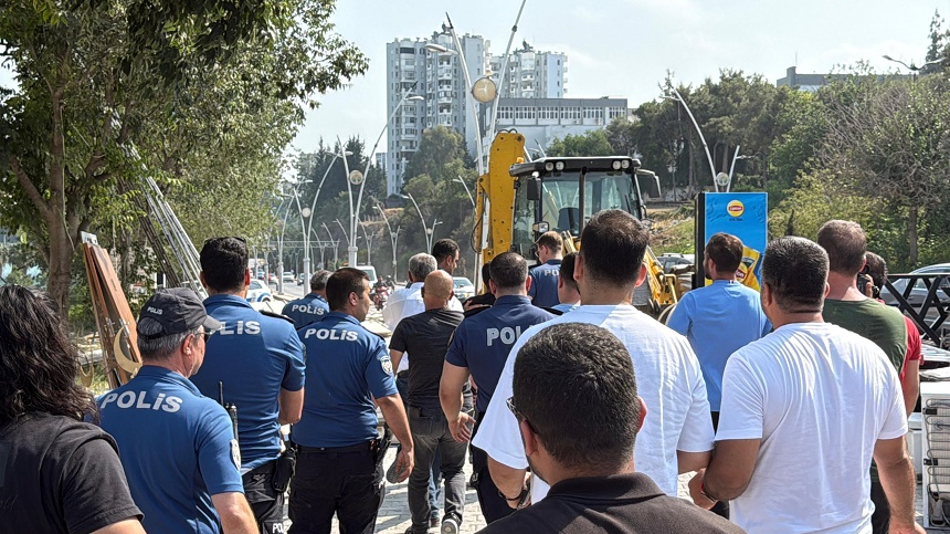 Adana’da İmar Tartışması “Seyir Terası” Kafenin Yıkım Gerginliği