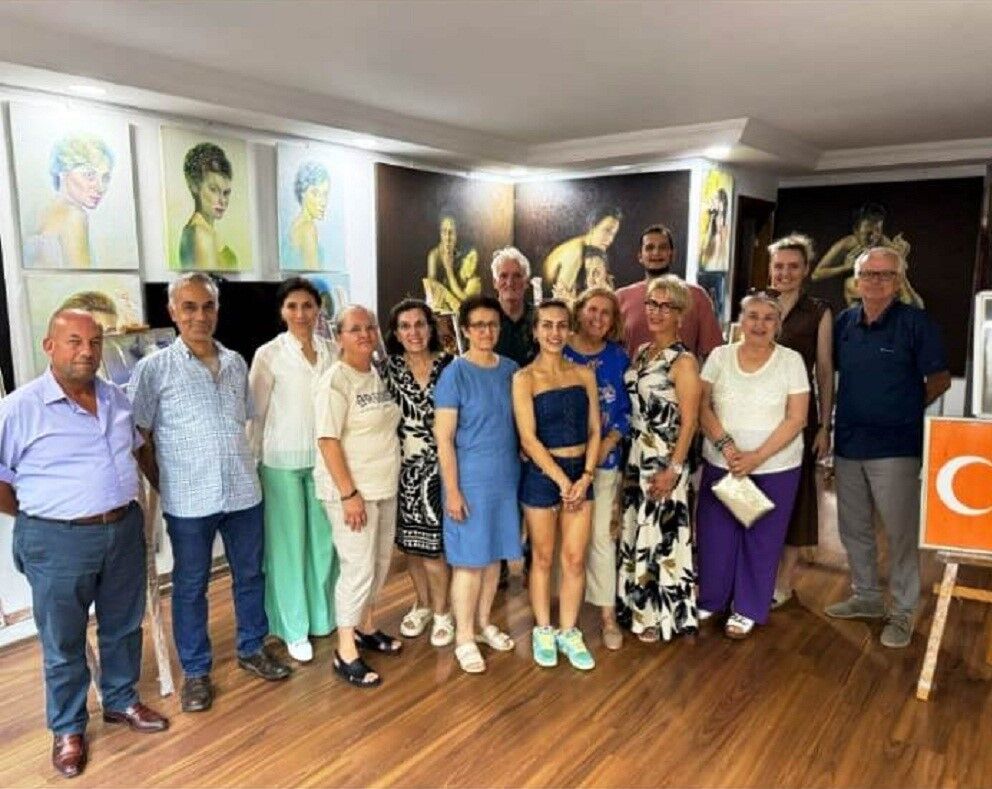 Adana'da Tarihi Göçün İzlerini Taşıyan Fotoğrafın Ötesinde Sergisi Açıldı