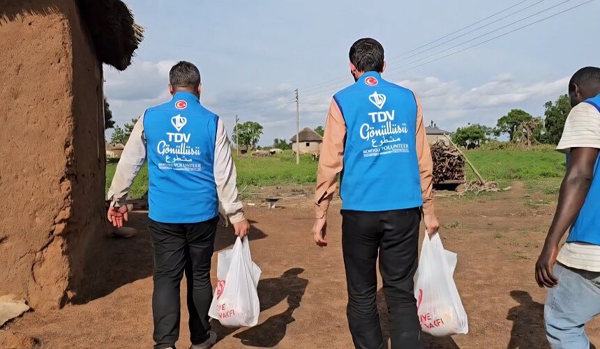 Adana’dan Gana’ya Kurban Kardeşliği Türkiye’nin Yardım Eli Afrika’da Bayrak Daldırdı (2)