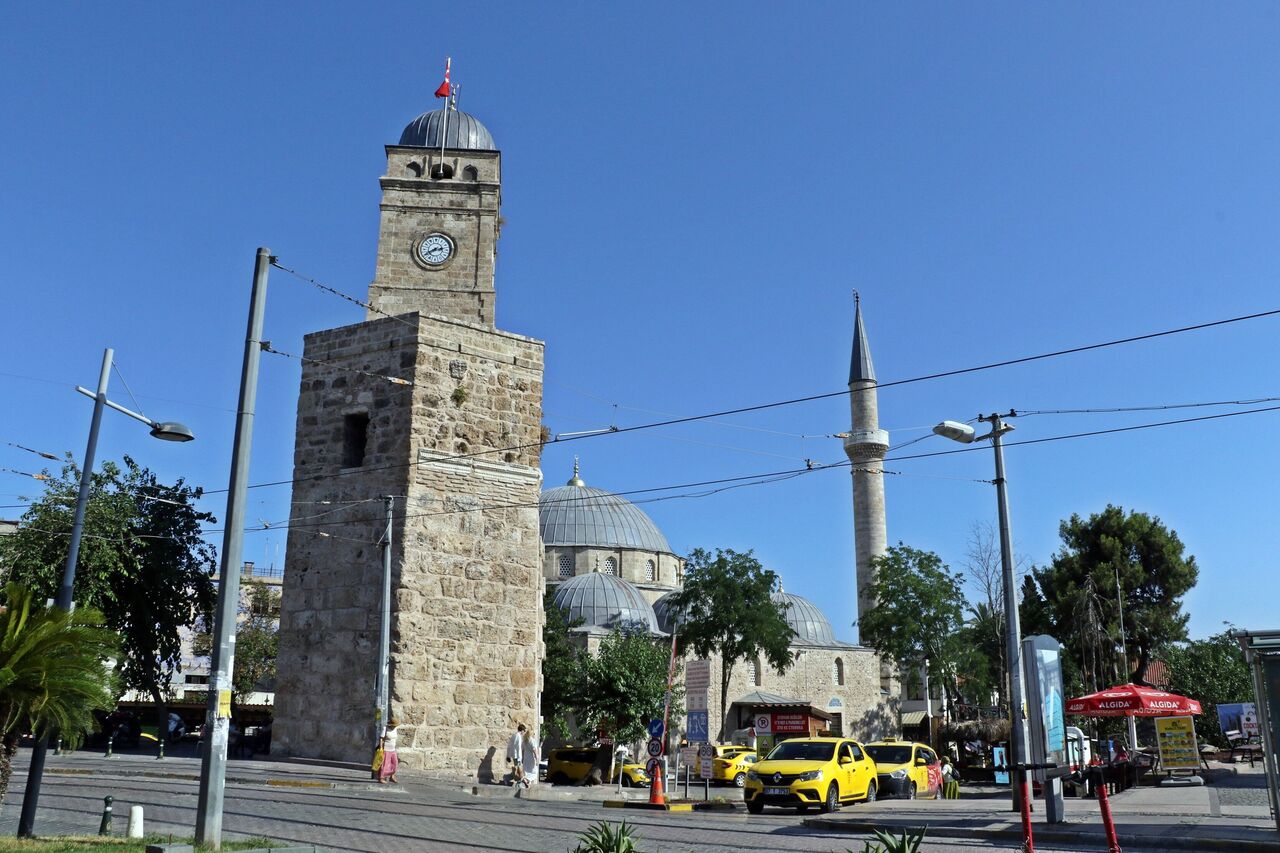 Antalya Kaleiçi'nde Gündüz Sessizliği, Gece Binlerce Kişilik Hareketlilik (5)