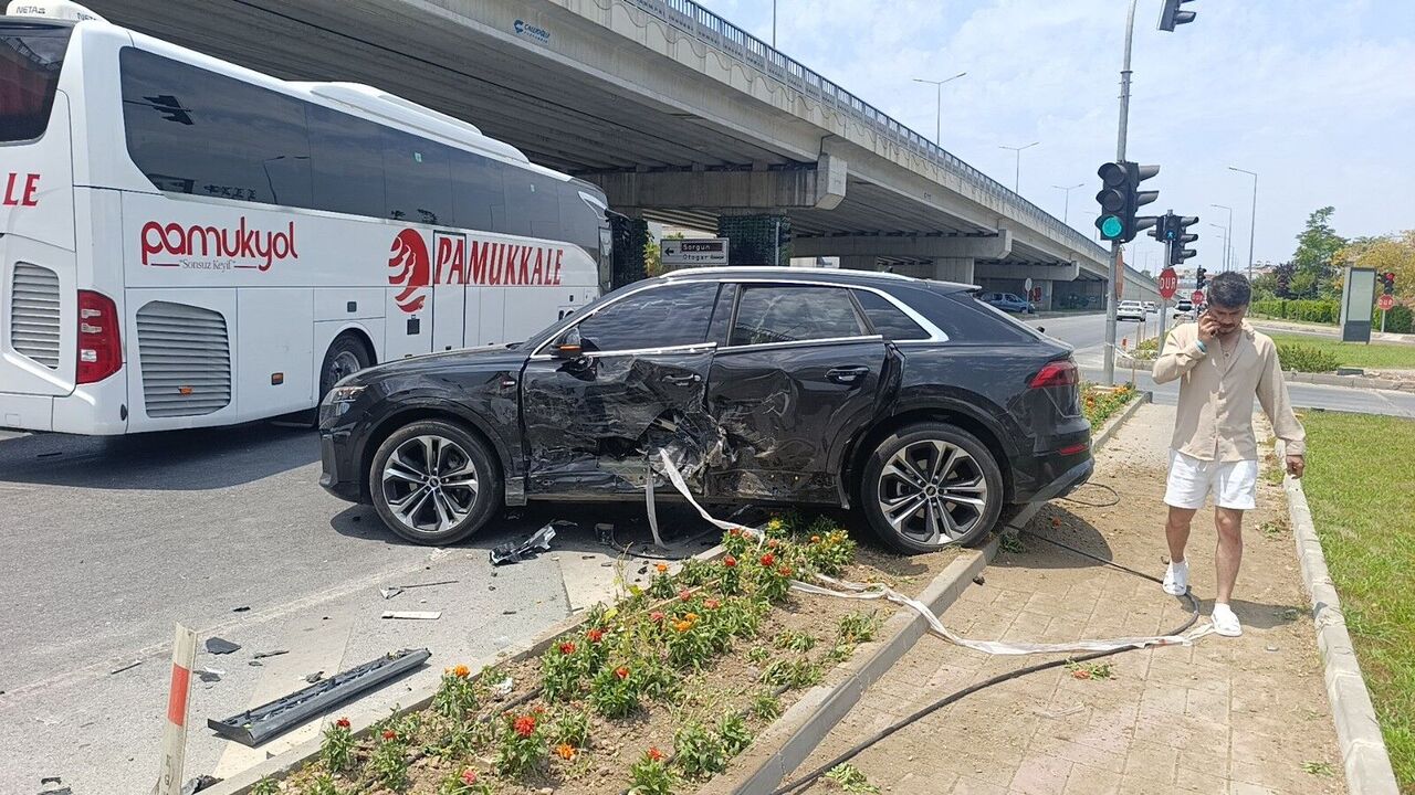 Antalya Manavgat’ta Hurdaya Dönen Lüks Araçlardan Burunları Bile Kanamadan Kurtuldular (2)