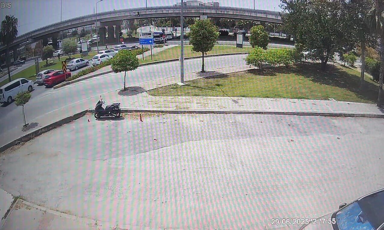 Antalya Manavgat’ta Hurdaya Dönen Lüks Araçlardan Burunları Bile Kanamadan Kurtuldular (3)