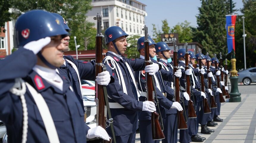 Burdur’da Jandarma Teşkilatının 186. Kuruluş Yıldönümü Coşkuyla Kutlandı (2)
