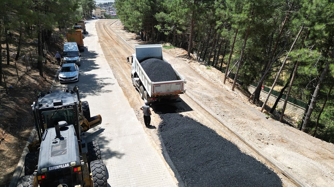 Dulkadiroğlu’nda Asfalt Sezonu Başladı 105 Mahalleye Konforlu Yol Hedefi (1)