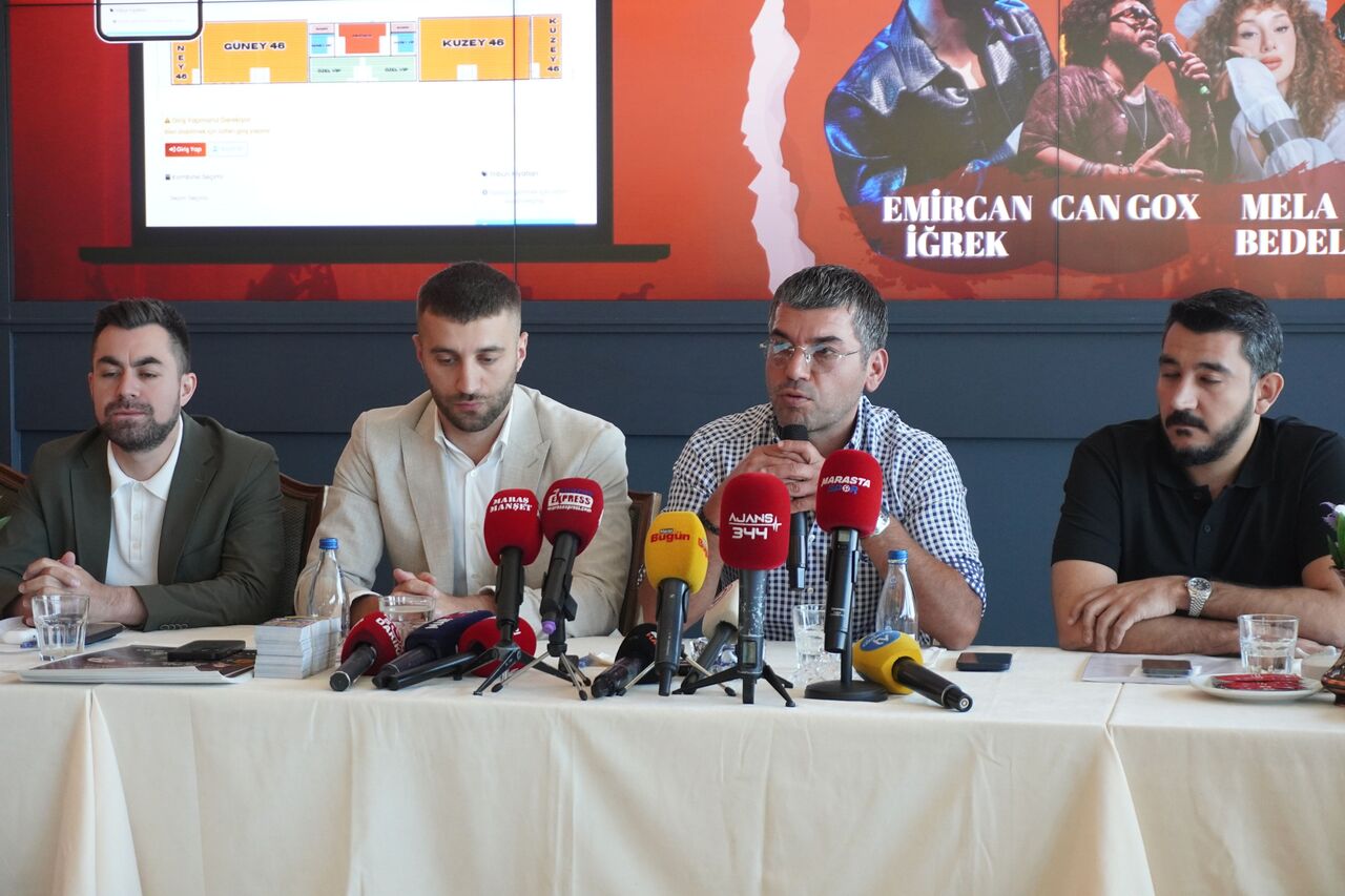 Galatasaray Efsanesi Alparslan Öztürk, Kahramanmaraş İstiklalspor'a İmza Attı-1