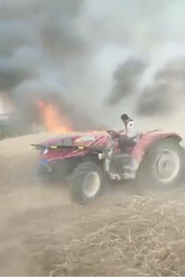 Gaziantep Karkamış'ta Korkutan Yangın 50 Dönüm Buğday Ve Arpa Tarlası Küle Döndü (2)