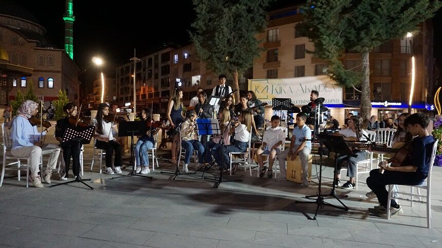 Gölhisar'da Küçük Parmaklardan Büyük Müzik Yörük Ezgileri Batı Müziğiyle Buluştu (2)