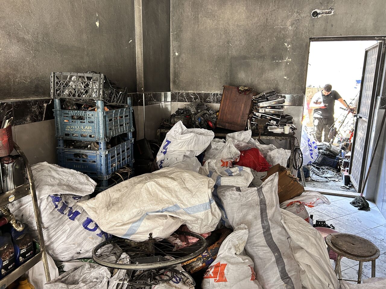 Hatay’da Motosiklet Atölyesi Alevlere Teslim Oldu 35 Yıllık Emek Kül Oldu (2)