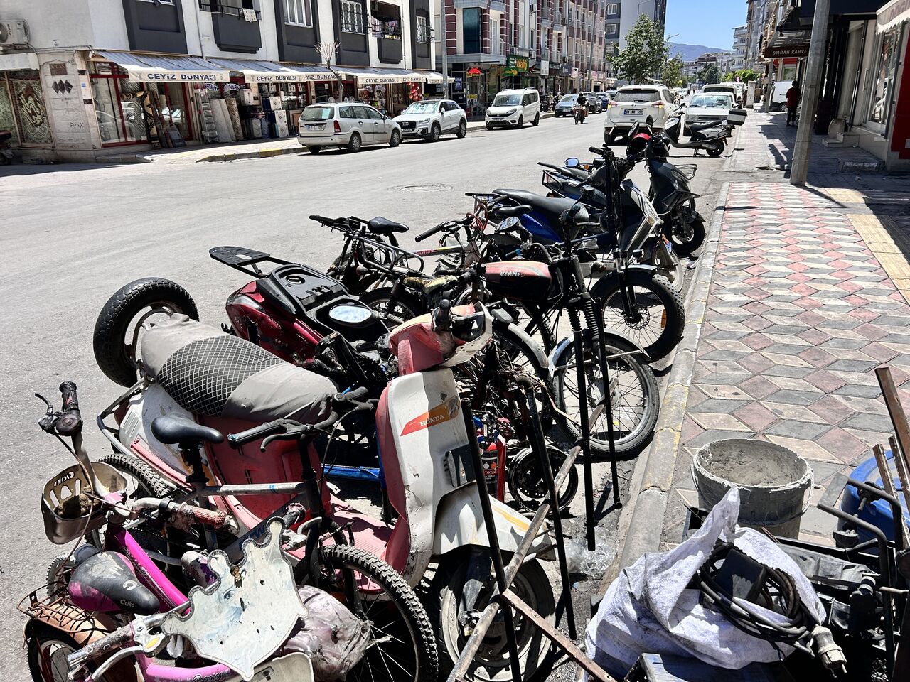 Hatay’da Motosiklet Atölyesi Alevlere Teslim Oldu 35 Yıllık Emek Kül Oldu (5)