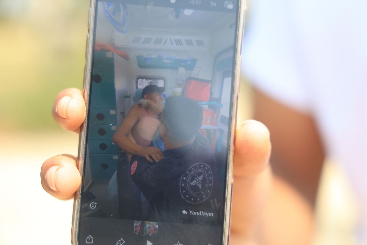 Hatay’da Omzu Çıkan Gence 20 Saniyede İlk Yardım (4)