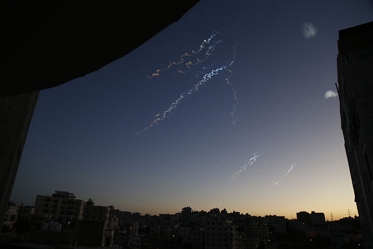 İsrail Ve İran Arasında Yeni Saldırı Dalgası Bölge Alarm Durumunda (2)