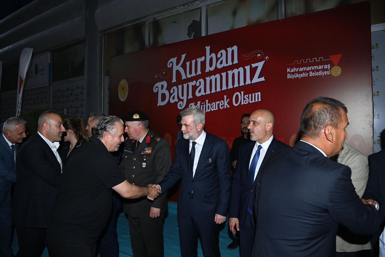Kahramanmaraş Protokolü Milli İrade Meydanı'nda Halkla Bayramlaştı (5)
