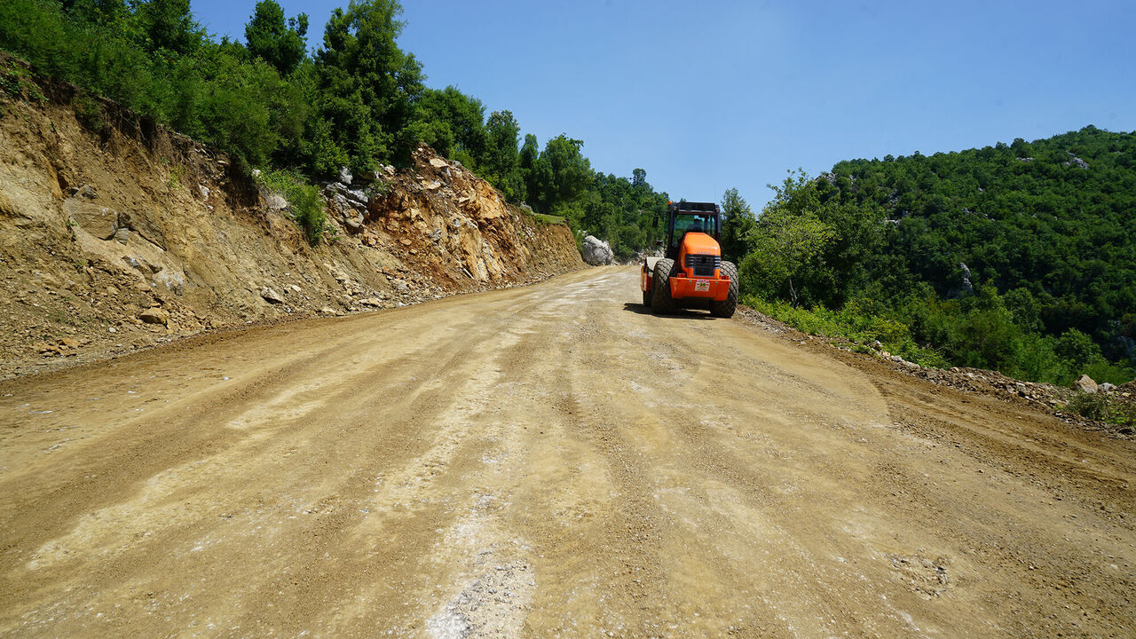 Kahramanmaraş'ta 10 Mahalleye Daha Asfalt Konforu Geliyor (2)