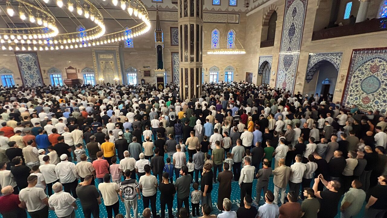 Kahramanmaraş'ta Binler Abdülhamid Han Camii'nde Saf Tuttu (1)
