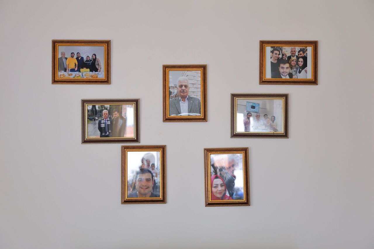 Kahramanmaraş’ta Depremzede Kadın, Erdoğan Ve Aliyev’i Yeni Evinde Misafir Etti (1)-1