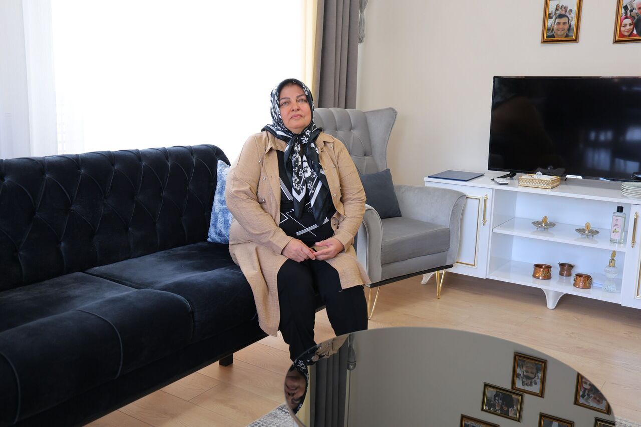 Kahramanmaraş’ta Depremzede Kadın, Erdoğan Ve Aliyev’i Yeni Evinde Misafir Etti (3)