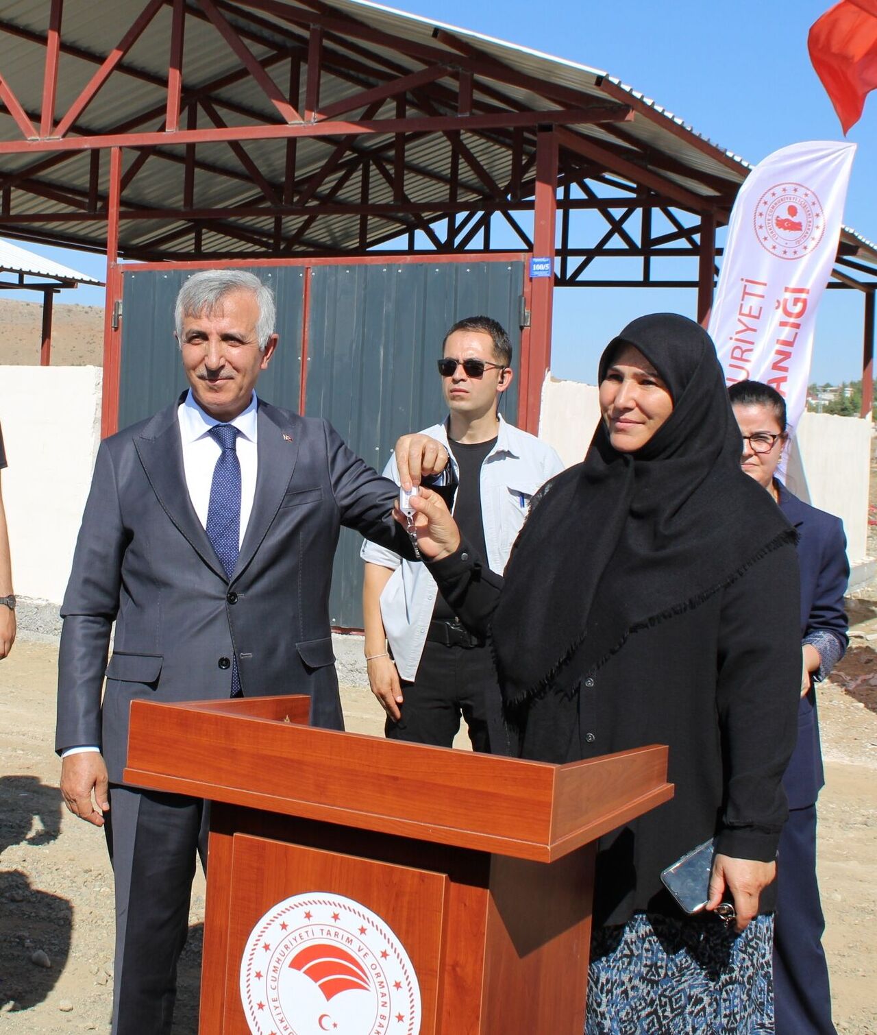 Kahramanmaraş’ta Depremzedelere Umut Oldu 10 Ahır Teslim Edildi (3)