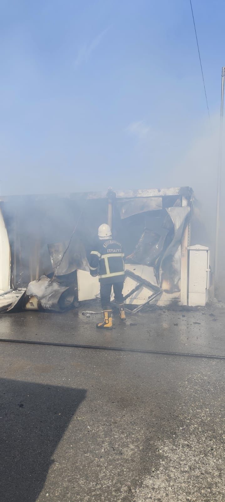 Kahramanmaraş'ta Konteyner Kent Alevlere Teslim Oldu (1)