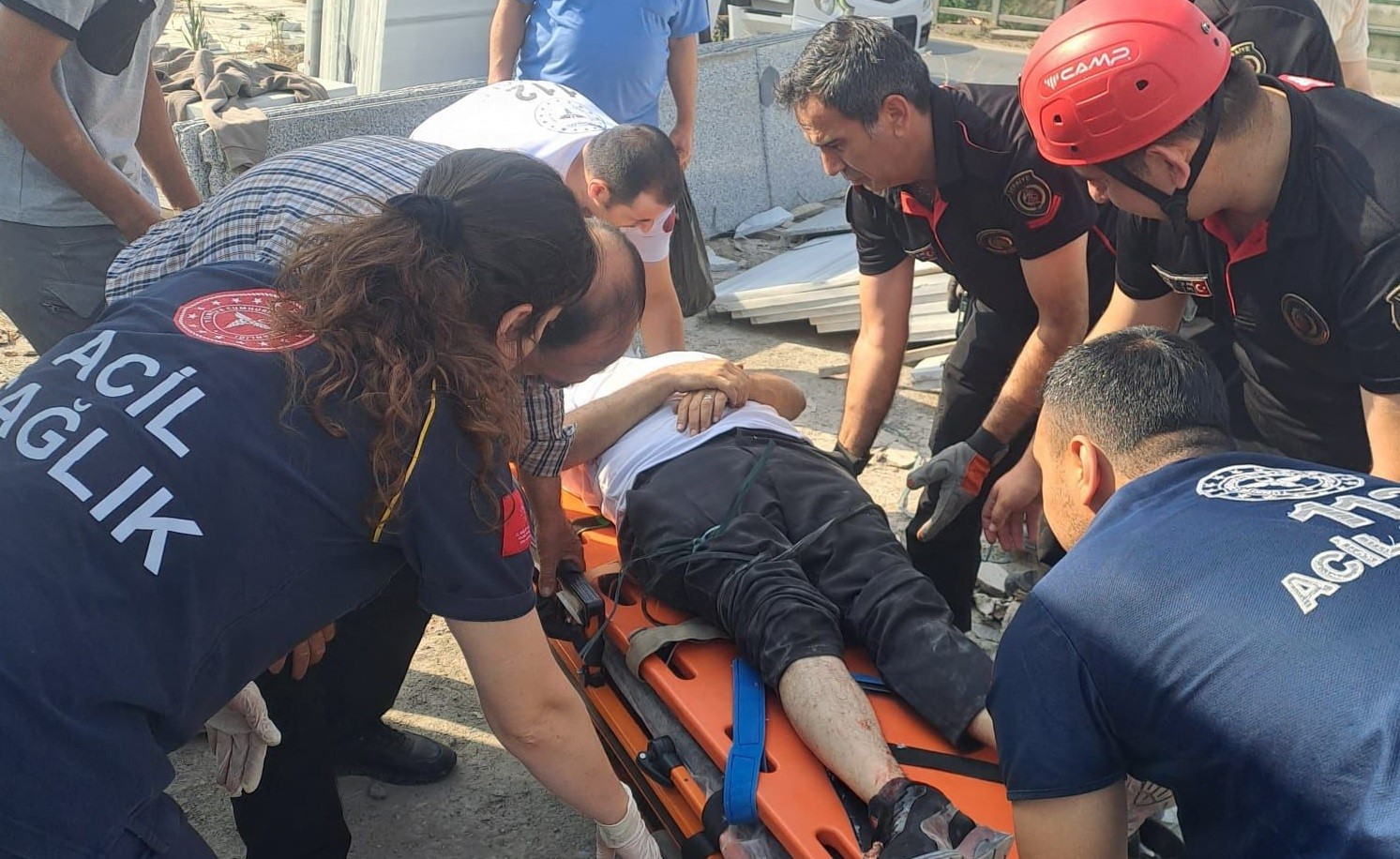 Kahramanmaraş’ta Mermer Bloklar Devrildi 2 İşçi Yaralandı (3)