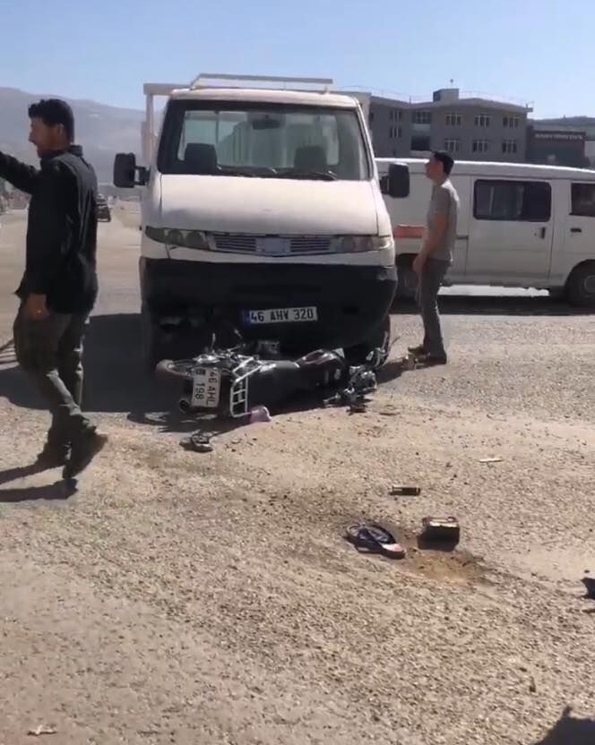 Kahramanmaraş'ta Pikap Motosiklete Çarptı (2)