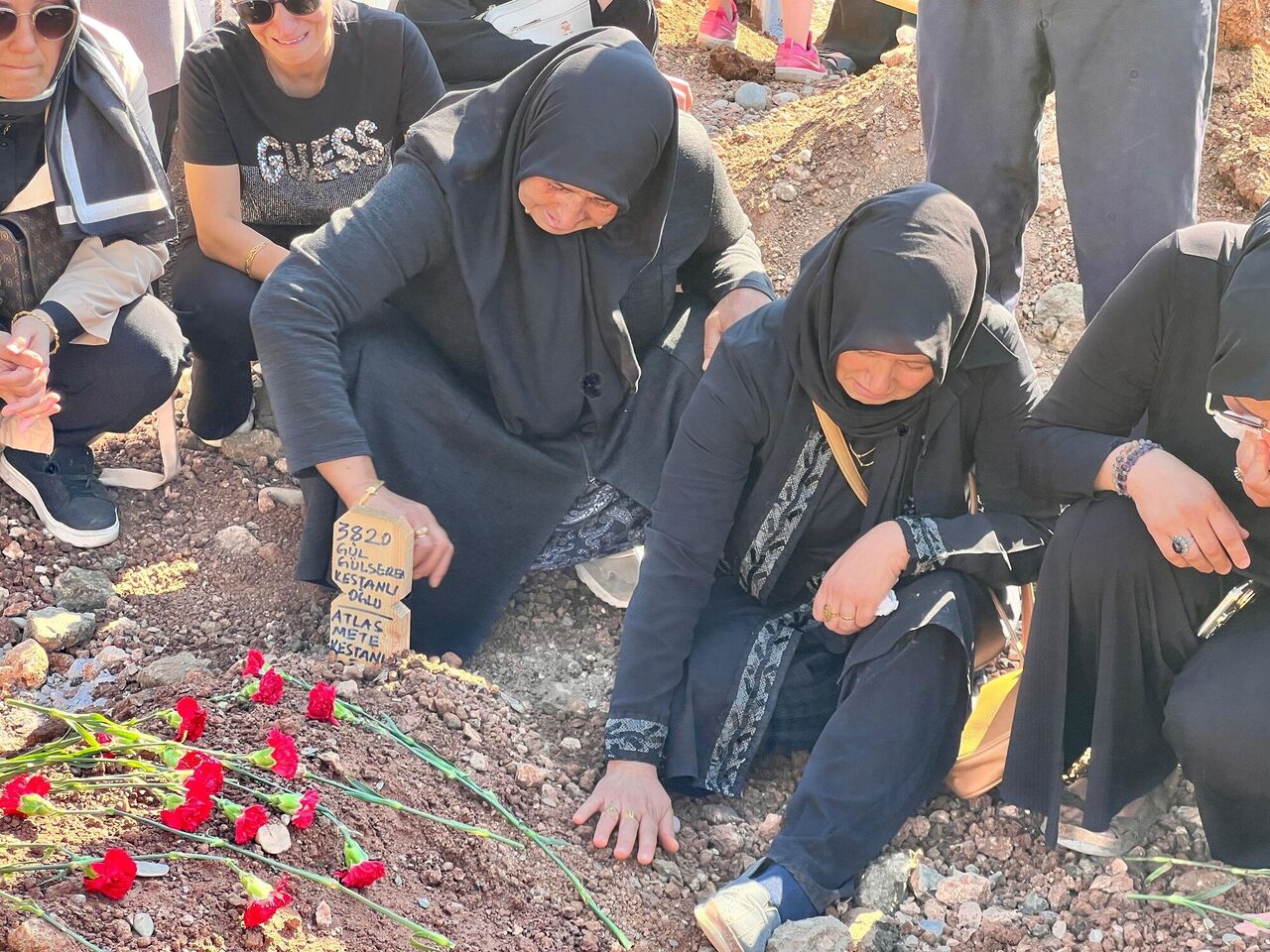 Kahramanmaraş'ta Sağlık Personeli Anne Ve İki Çocuğuna Gözyaşlarıyla Veda (2)