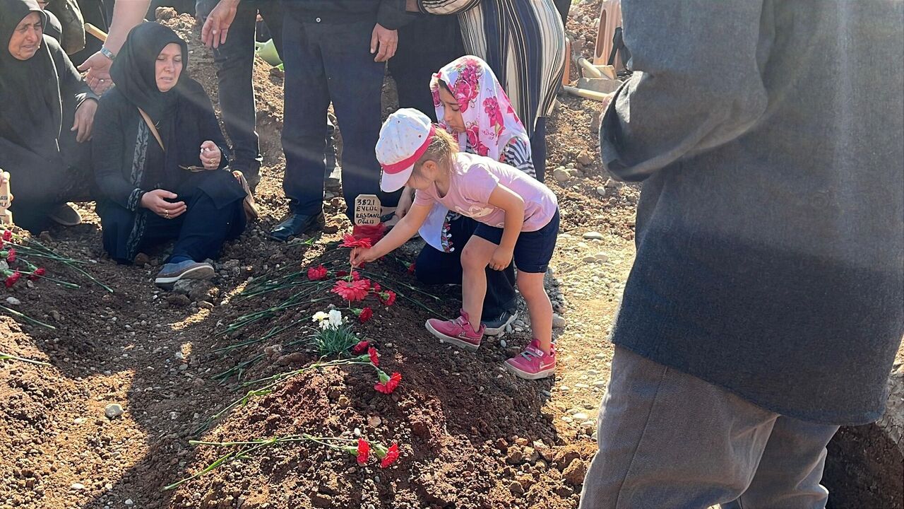 Kahramanmaraş'ta Sağlık Personeli Anne Ve İki Çocuğuna Gözyaşlarıyla Veda (4)