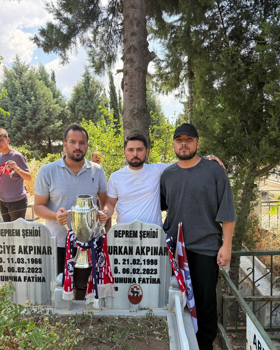 Kahramanmaraş'ta Şampiyonluk Kupası Deprem Şehidinin Mezarına Götürüldü (3)