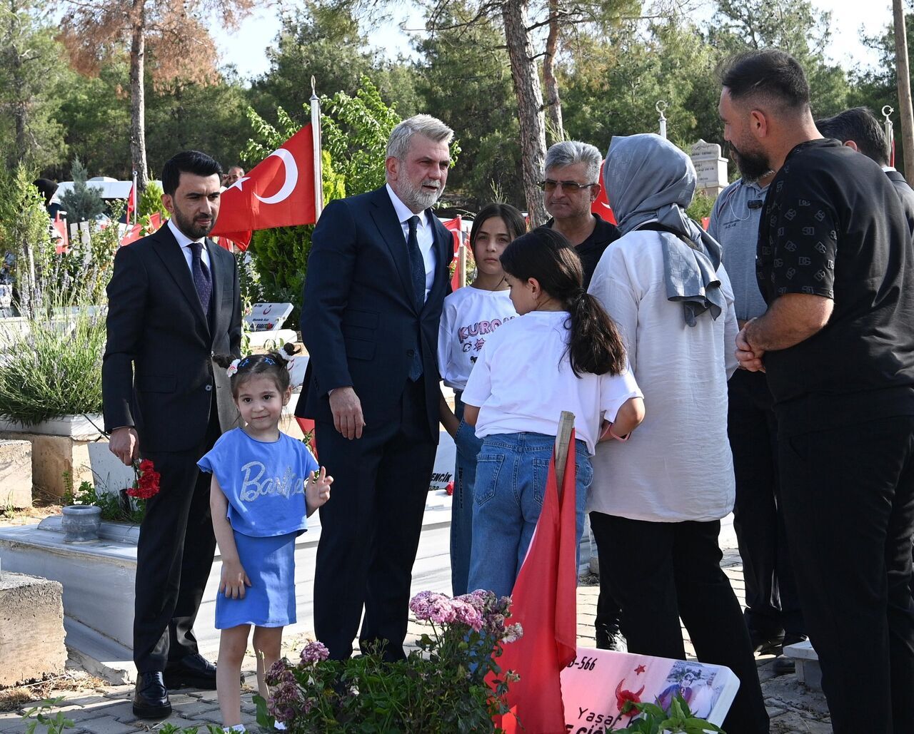 Kahramanmaraş'ta Şehitler Kabri Başında Dualarla Anıldı (3)