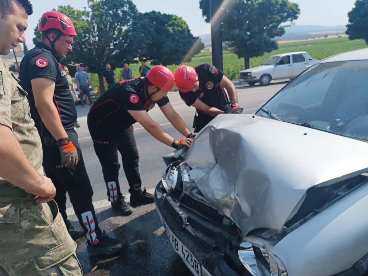 Kahramanmaraş'ta Traktör Römorkuna Çarpan Otomobil Kaza Yaptı Bir Yaralı (2)