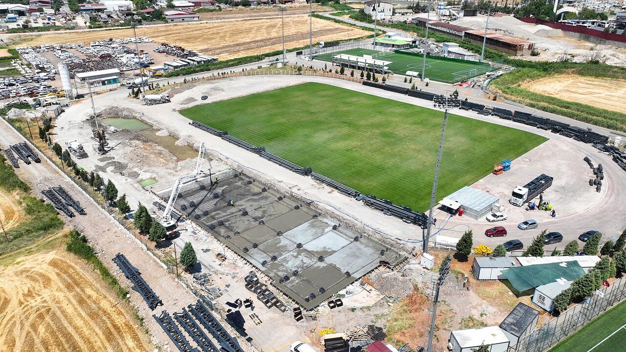 Kahramanmaraş'ta Tribünler 4 Bin Kişilik, Zemini Uefa Standartlarında İşte Yeni Saha (6)