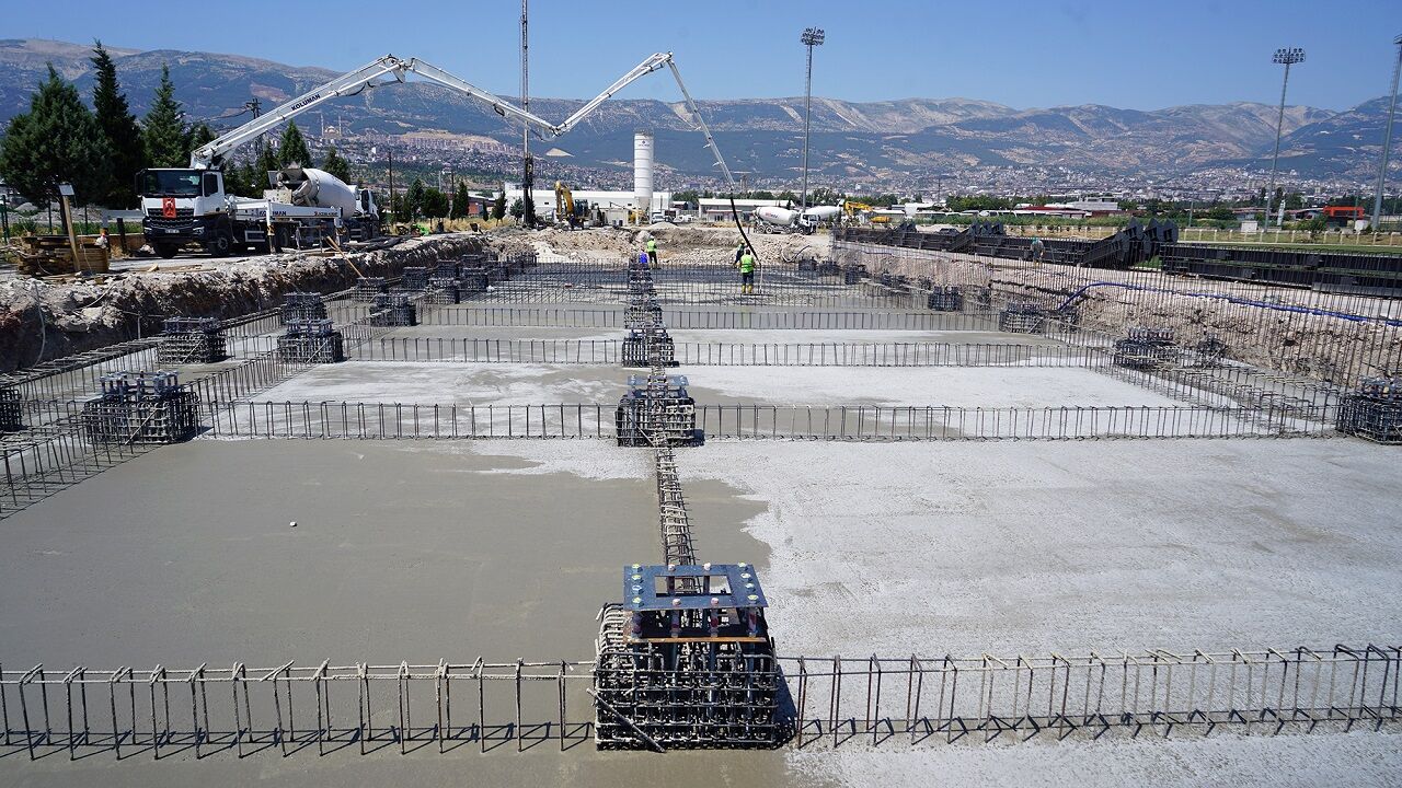 Kahramanmaraş'ta Tribünler 4 Bin Kişilik, Zemini Uefa Standartlarında İşte Yeni Saha (7)