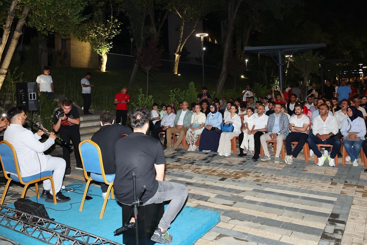 Kahramanmaraş’ta Yaz Akşamları Eli Türkoğlu Ile Şenlendi (5)